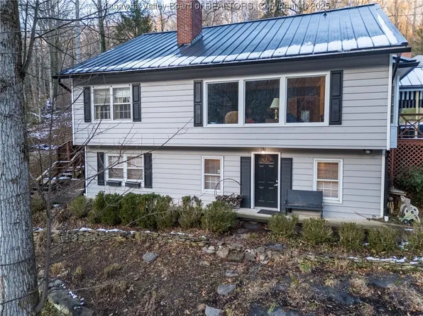 2082 Miller Rd, Huntington, WV 25701