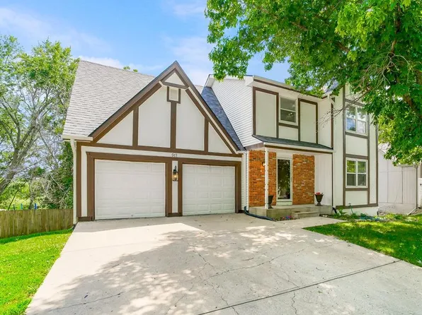 913 E Johnston Cir, Olathe, KS 66061