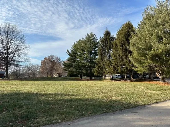 27 Southbridge Ln, Edwardsville, IL 62025