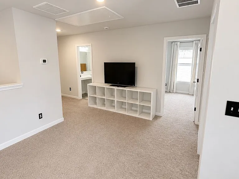 428 Lundby Dr — Photo 16