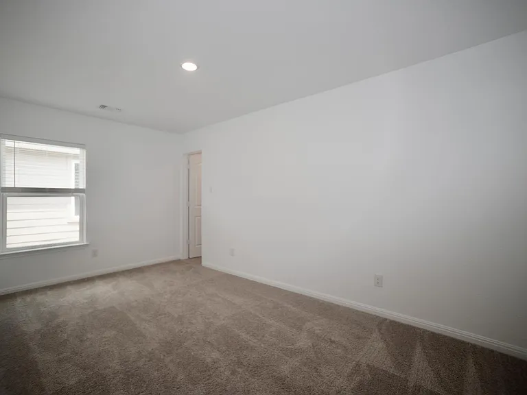 136 Maywood Ln — Photo 18
