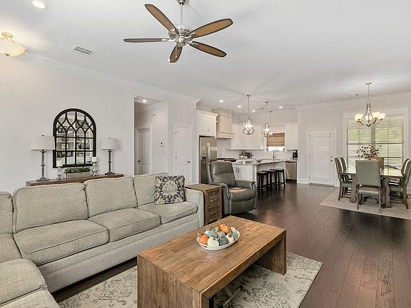 4th image of 1922 Sarah Ln #L