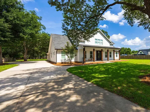 7462 Woodside Rd, Pensacola, FL 32526