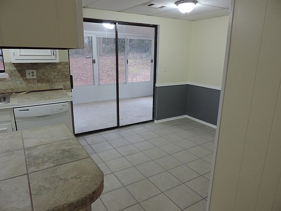 Eat-in Kitchen