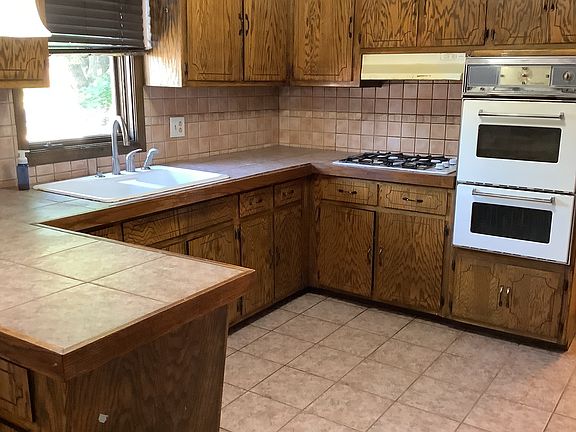 4th image of 11600 S Avenue J