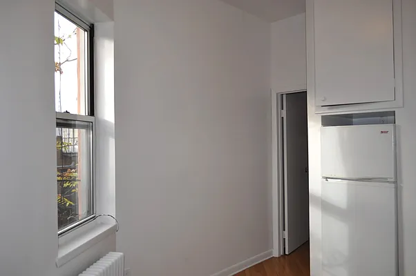 Rented by Douglas Elliman | media 31