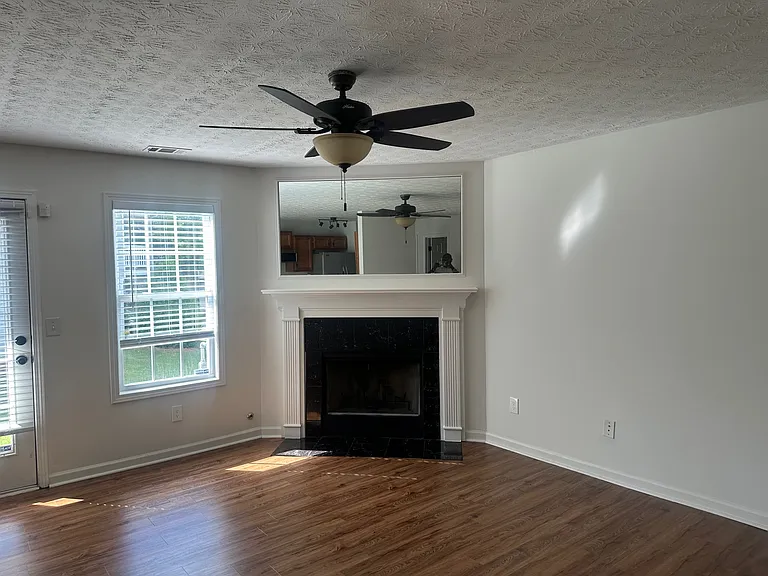 2065 Manhattan Pkwy — Photo 5