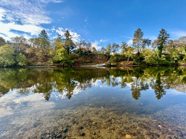 1219 Summer Ln, Grants Pass, OR 97526