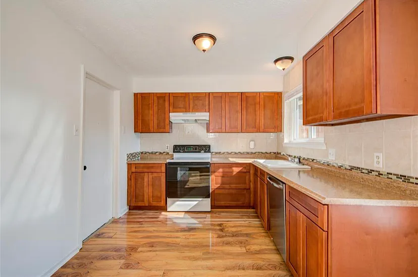 3 bed, 1221 sqft, $1,900 — Photo 4