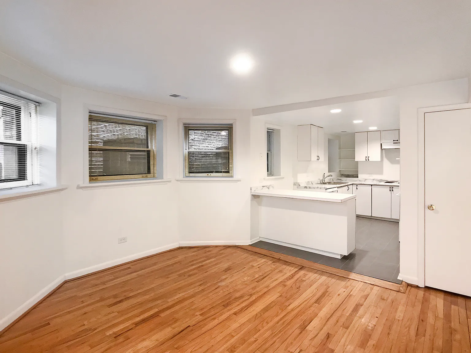 1 bed, 1000 sqft, $1,950 — Photo 3