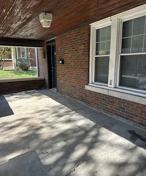 215 E 8th St — Photo 15
