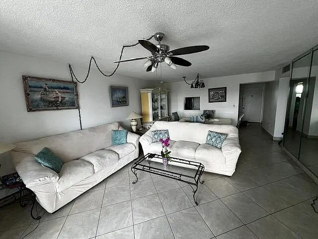 1001 NE 14th Ave #701 — Photo 15
