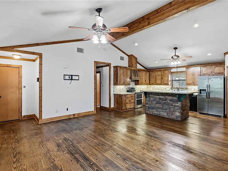 6824 S FM 2038 — Photo 15