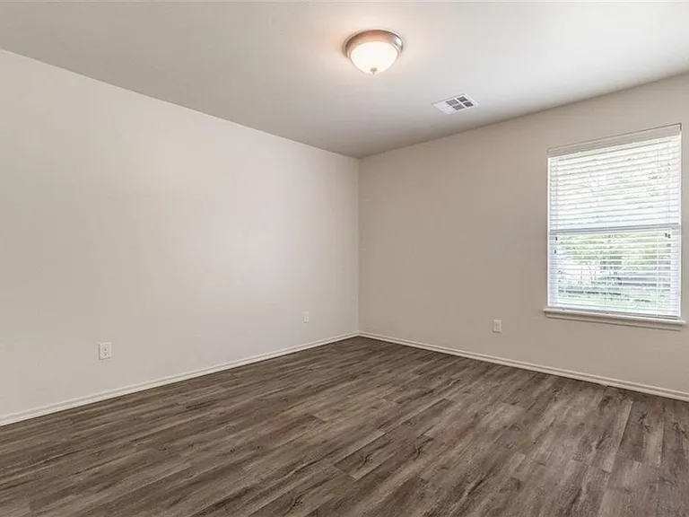 433 Chalk Hill Ct — Photo 12