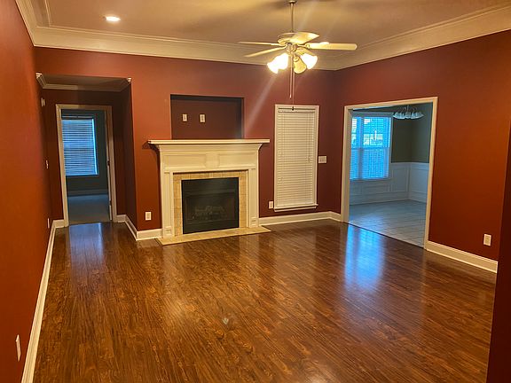 3rd image of 407 Beechwood Dr