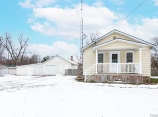 6061 Grove Ave, Grand Blanc, MI 48439