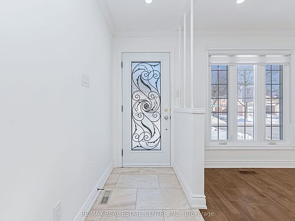 3rd image of 67 Talbot St