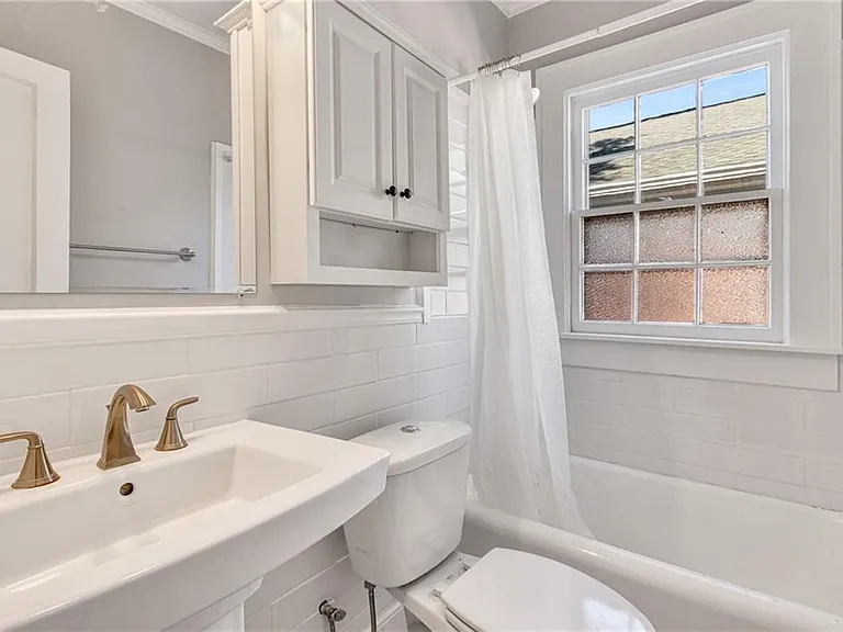 666 Yorkshire Rd NE — Photo 16