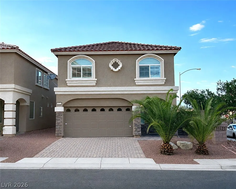 4 bed, 2.5 bath, 2277 sqft, $2,499 — Photo 2