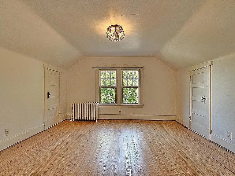 1698 Ross Ave — Photo 5
