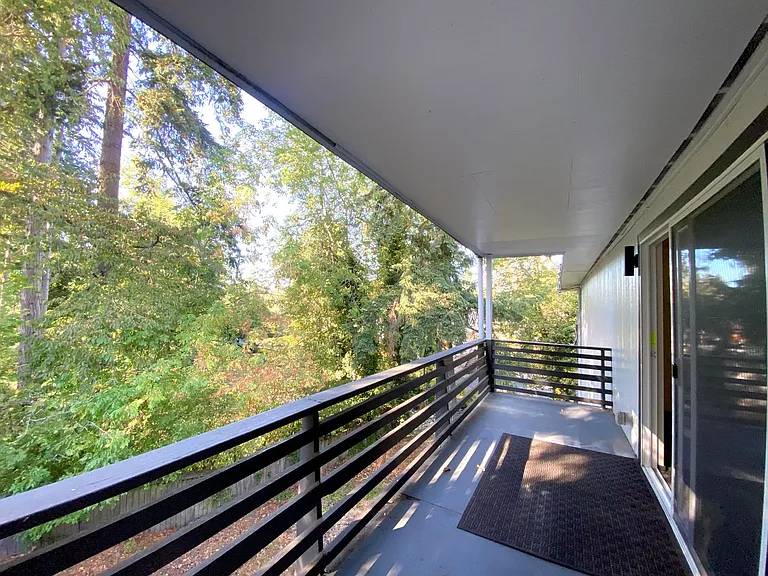 Clover Creek Apartments — Photo 12