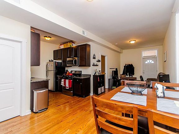 3rd image of 1827 N Hermitage Ave #1R0