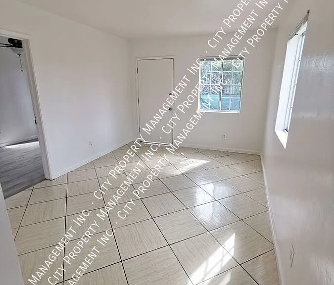 2029 Osborn St — Photo 3
