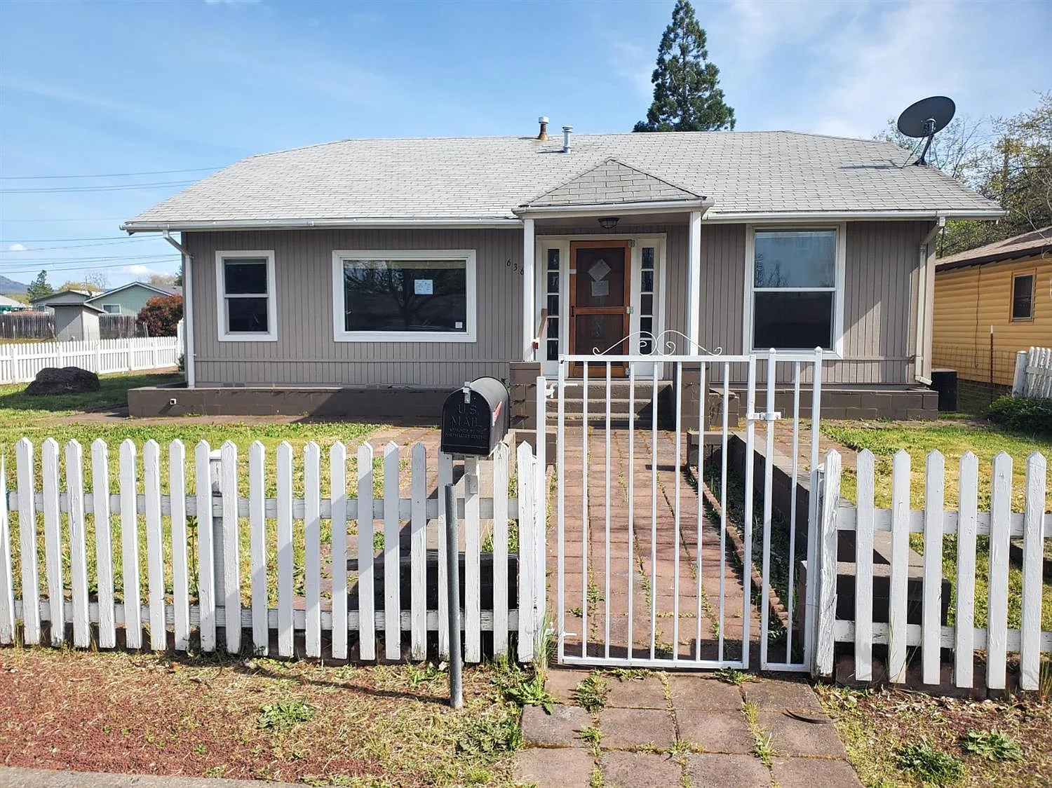 636 Hazel St photo 1