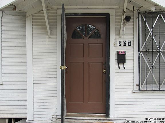 5th image of 227 Taft Blvd
