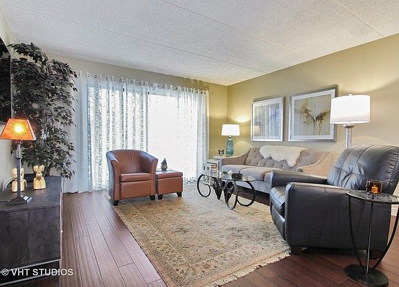 2nd image of 6221 N Niagara Ave APT 402