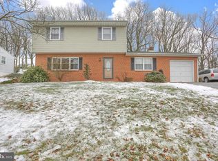 6121 Hocker Dr, Harrisburg, PA 17111