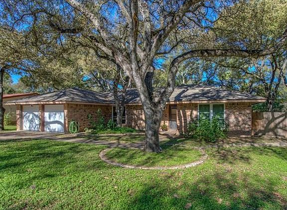 3rd image of 7204 Whispering Oaks Dr