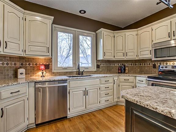 4th image of 13909 Parkhill Ln