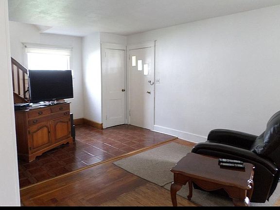 5th image of 303 Bermond Ave