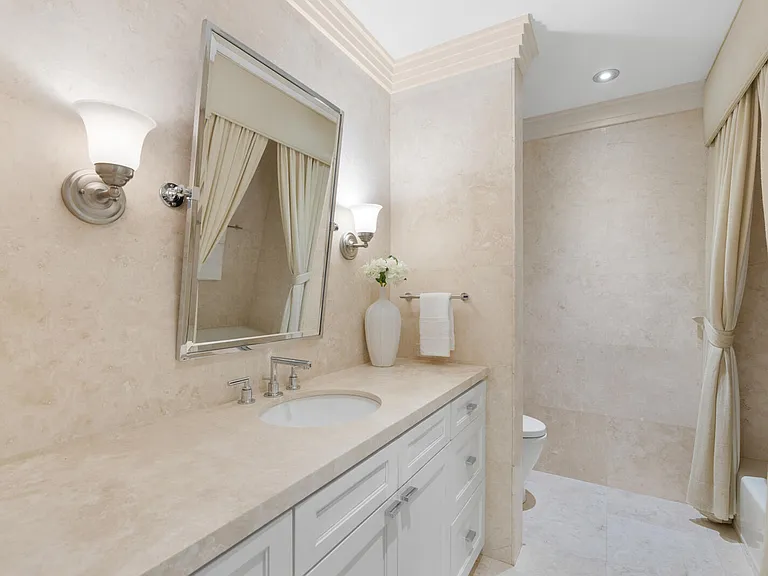 1435 N Ocean Way — Photo 11