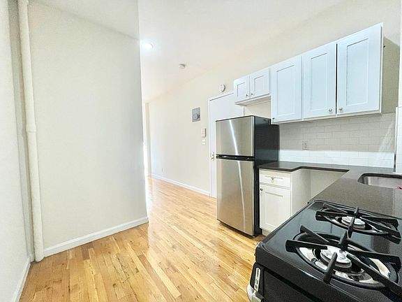 2nd image of 421 W 45th St APT 1FE
