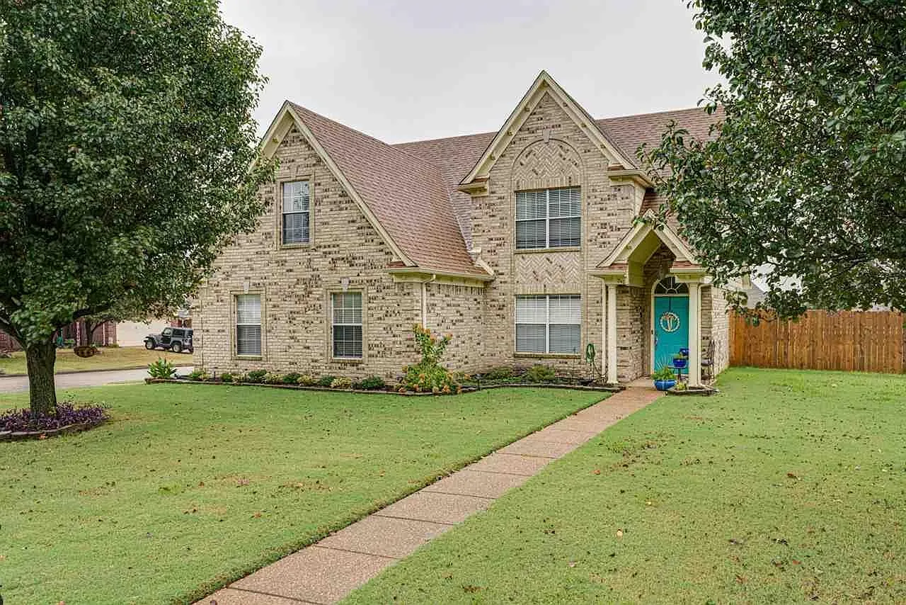4 bed, 2.5 bath, 2111 sqft, $1,950 — Photo 1