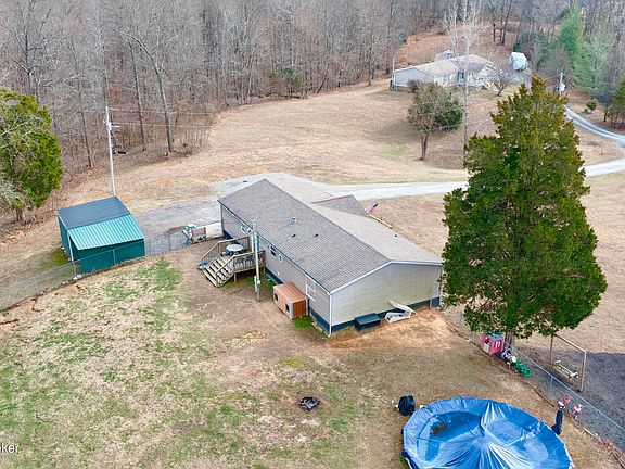 3rd image of 305 Ellen Ln