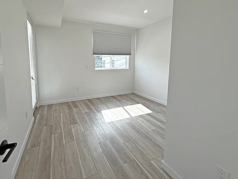 10934 Peach Grove St #201 — Photo 52