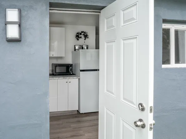 617 N Rainbow Dr #1, Hollywood, FL 33021