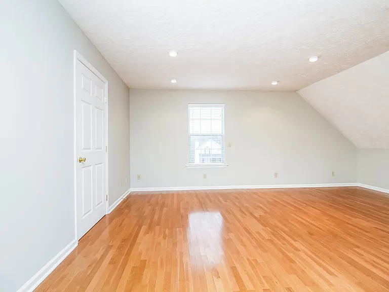 300 Stafford Ct — Photo 11