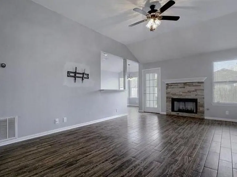 351 Zebra Dr — Photo 4