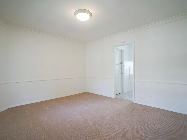 8551-8561 Holloway Dr — Photo 17