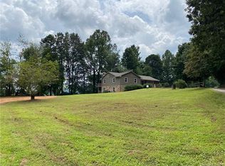 212 Surrett Dr, Flat Rock, NC 28731