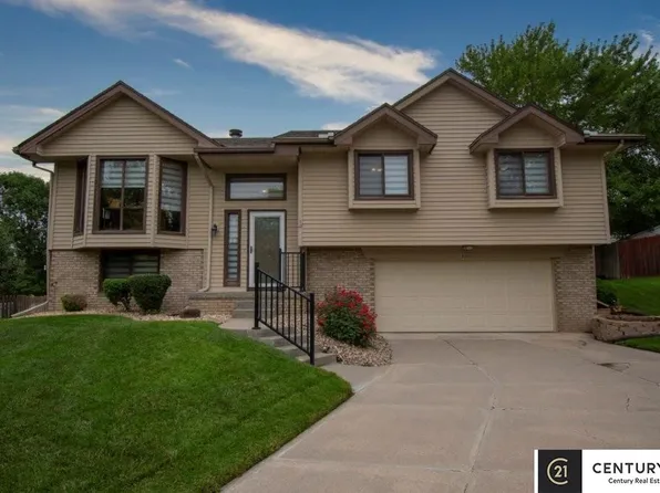 15604 Seward Cir, Omaha, NE 68118