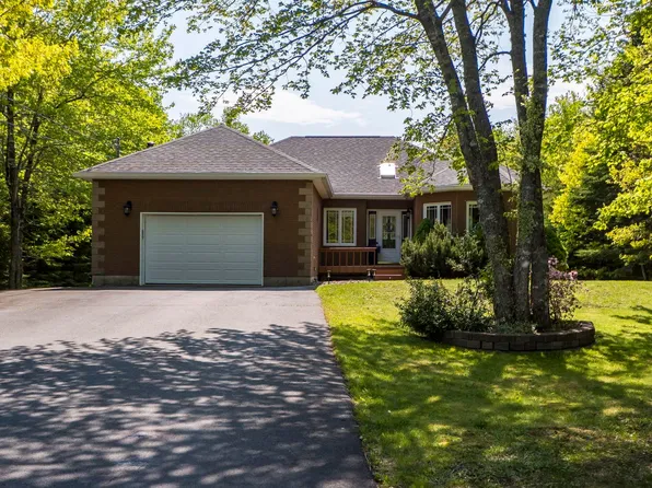 56 Bristol Ave, Halifax, NS B3Z 1G7