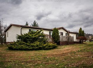 248 Country Club Ln, Ravenswood, WV 26164