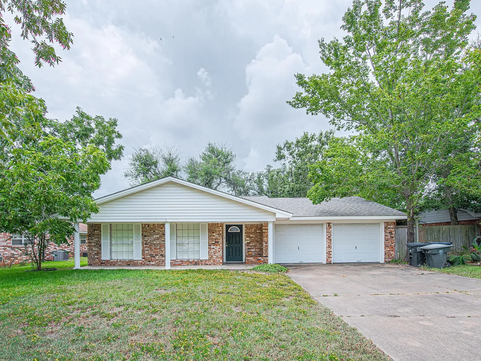 904 Holik Drive — Photo 3