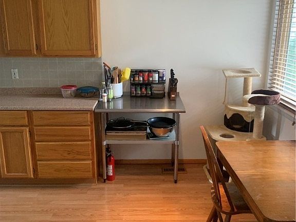 5th image of 24028 Fairlawn Dr