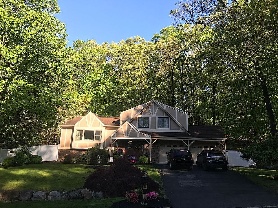 2nd image of 111 Fieldstone Dr